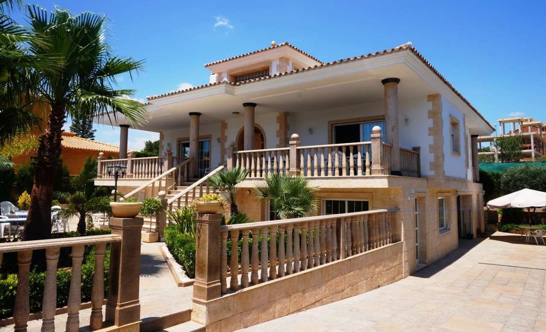 Villa in l'Alfas del Pi, Valencian Community, Spain 2 - 18475137