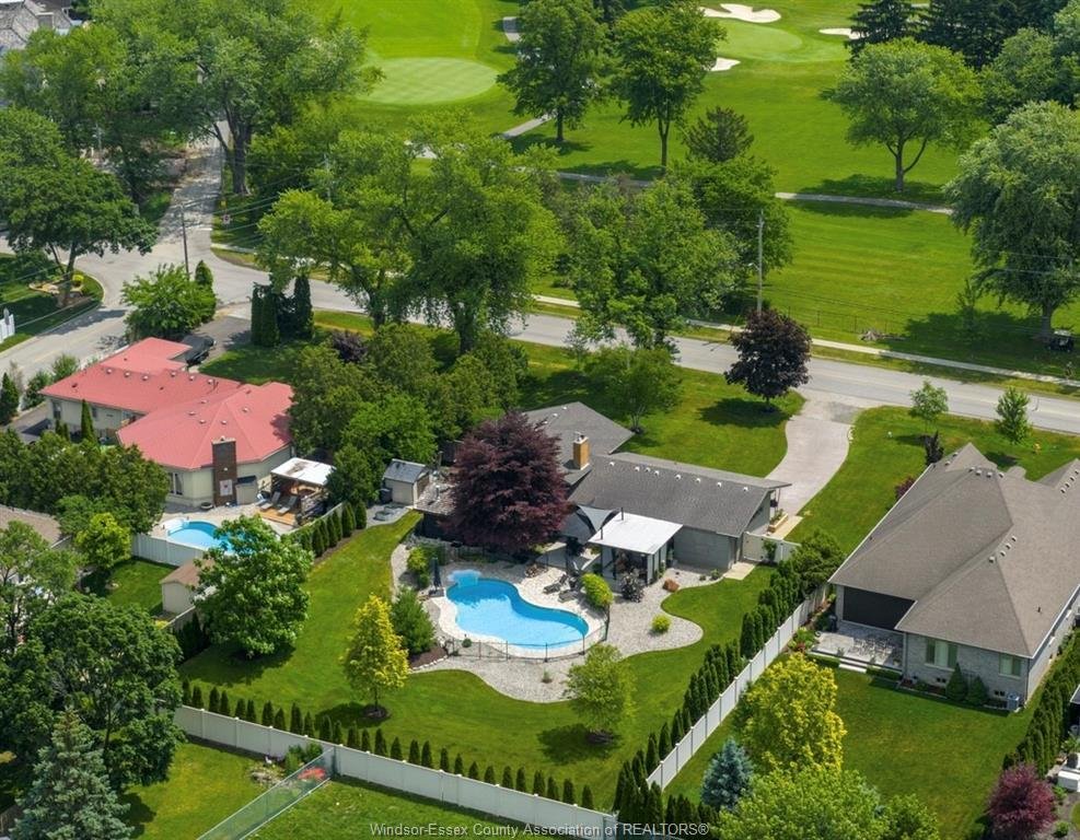 House in Tecumseh, Ontario, Canada 2 - 18473570