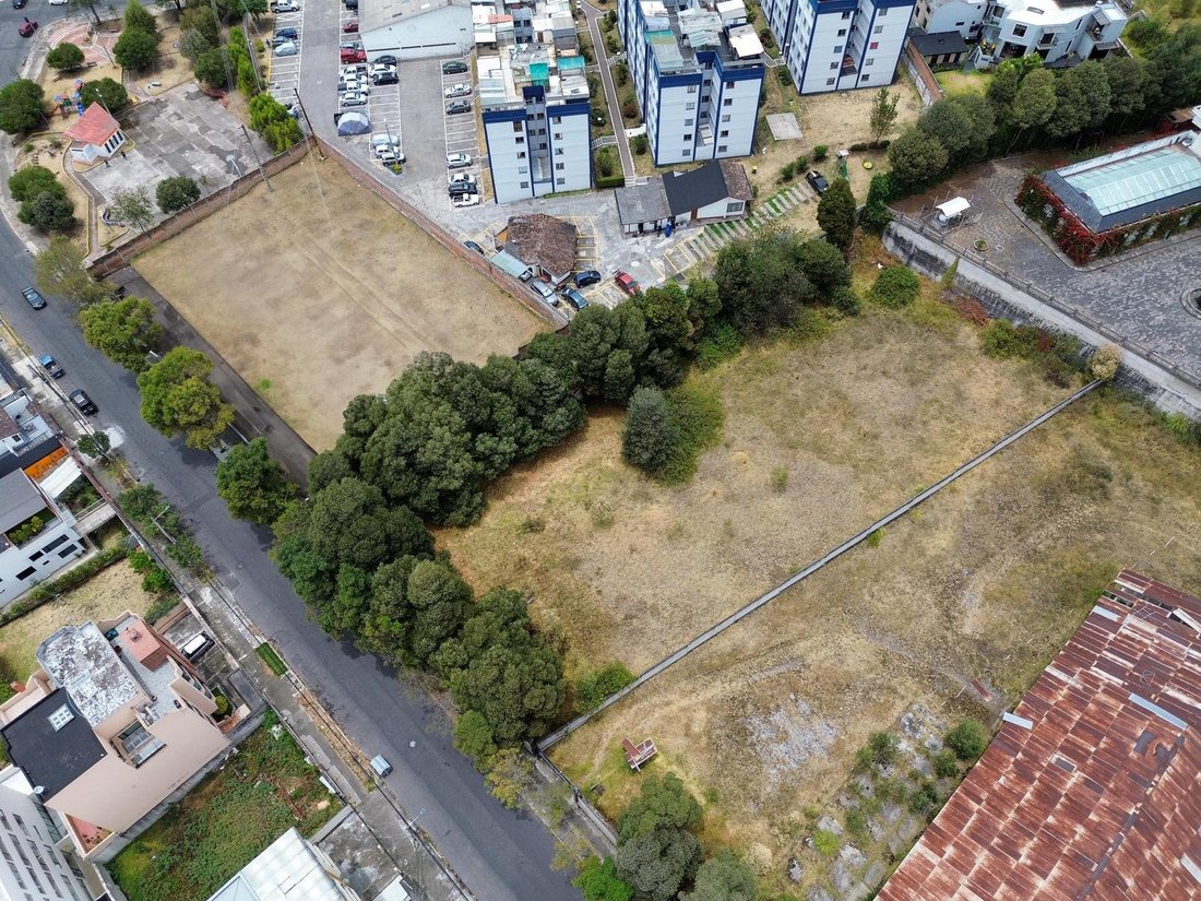 Land in Quito, Pichincha, Ecuador 3 - 18474058