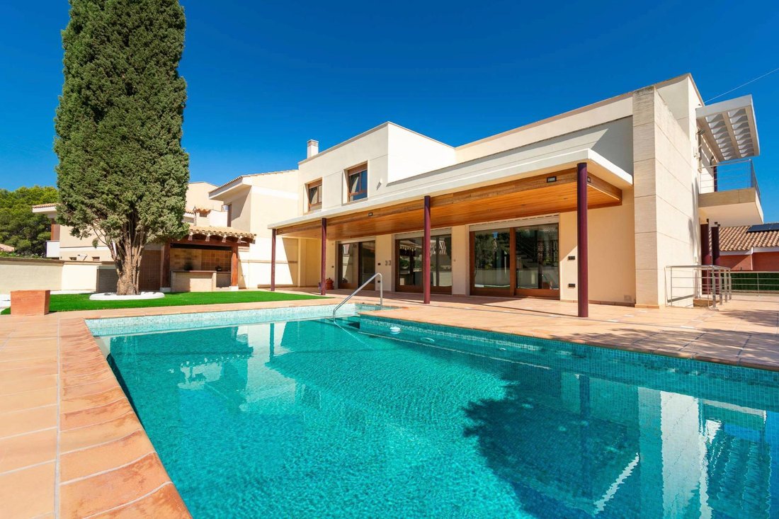 Villa in l'Alfas del Pi, Valencian Community, Spain 1 - 18475356