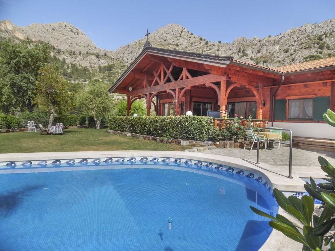 Chalet in Finestrat, Valencian Community, Spain 1 - 18474402
