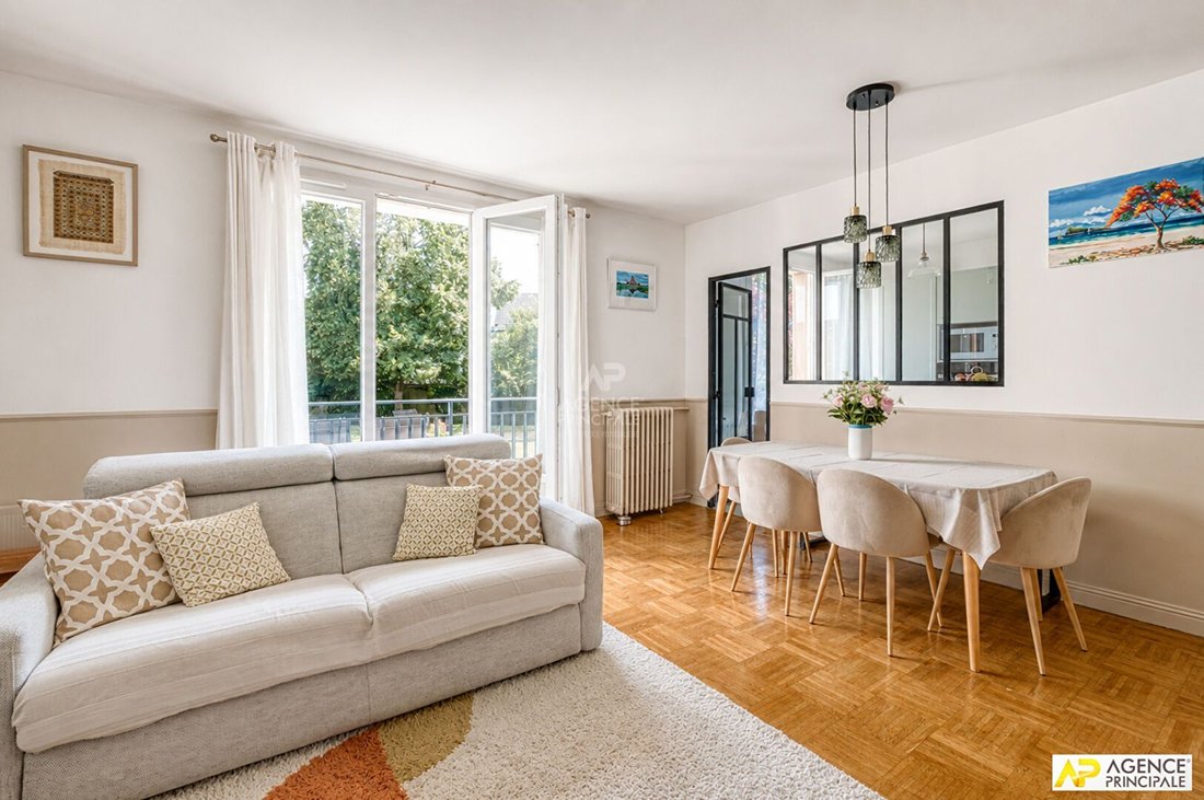 Apartment in Domaine National du Château, Versailles, France 1 - 18474352
