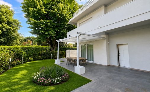 Villa in Tonfano, Pietrasanta, Italy 1