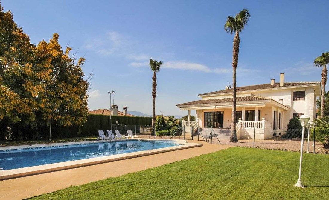 Villa in Benidorm, Valencian Community, Spain 1 - 18475237