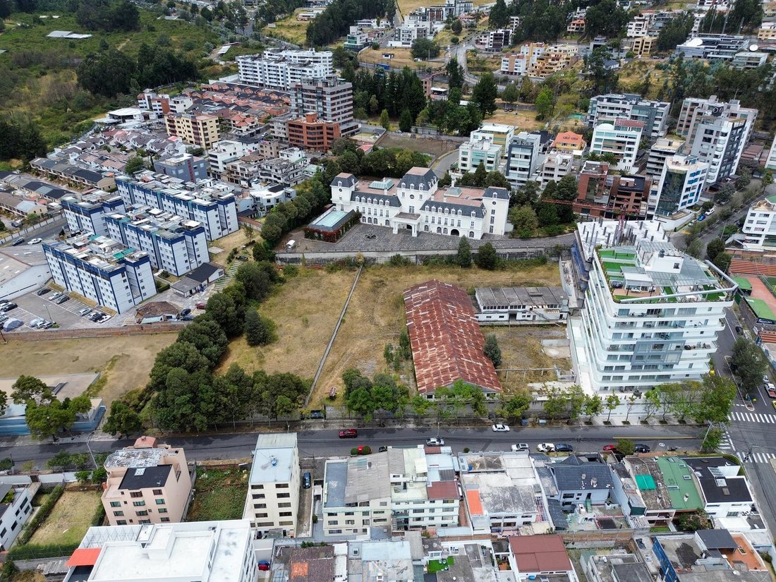 Land in Quito, Pichincha, Ecuador 5 - 18474122
