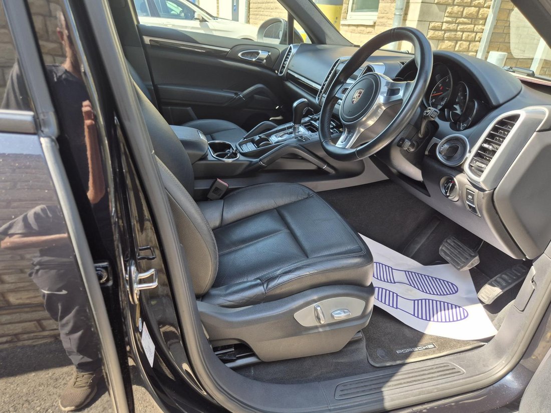 Suv in Darwen, United Kingdom 2 - 18473676