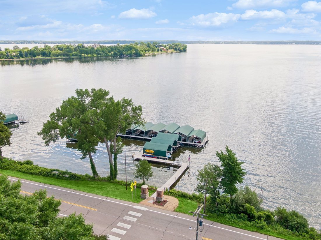 House in Wayzata, Minnesota, United States 2 - 17821216