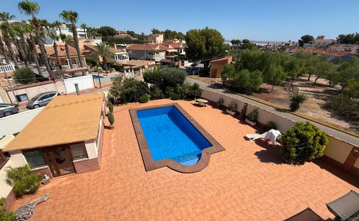 Villa in Torrevieja, Land Valencia, Spanien 1