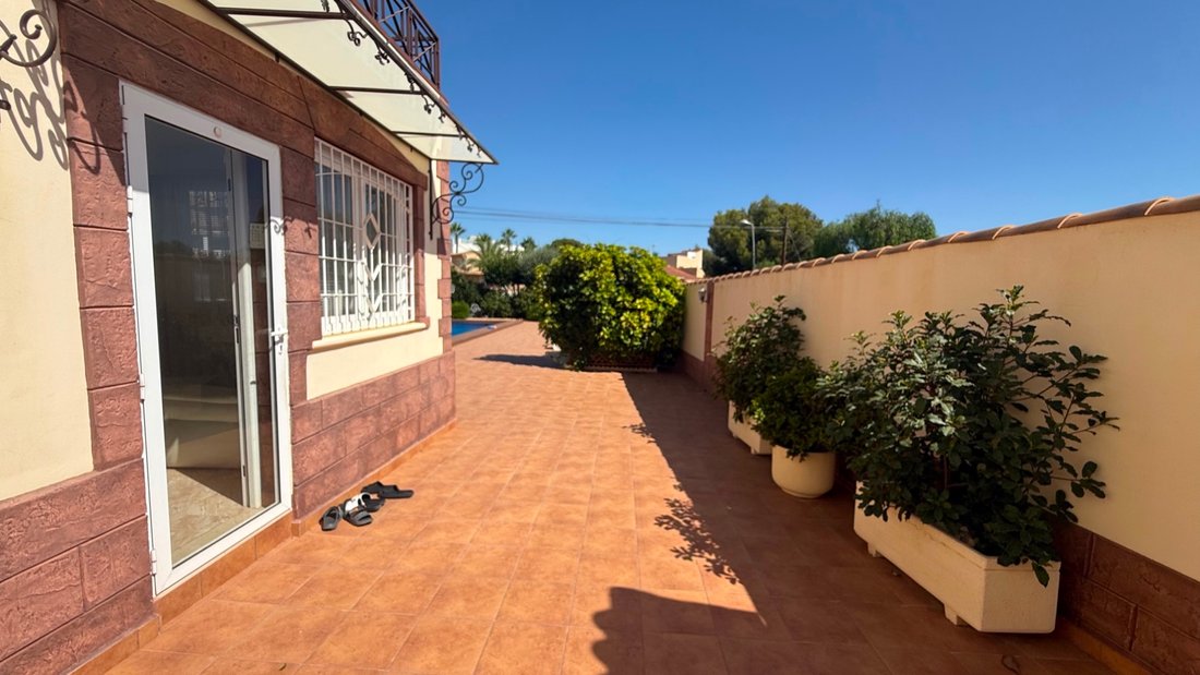 Villa in Torrevieja, Valencian Community, Spain 4 - 18473690