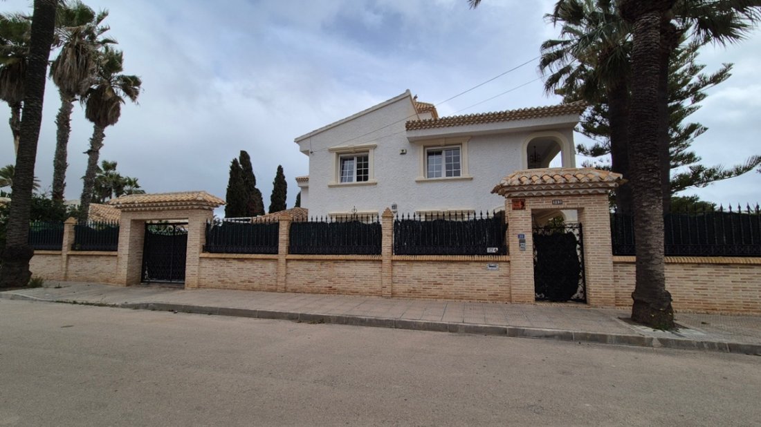 Villa in Cabo Roig, Orihuela, Valencian Community 3 - 18473604