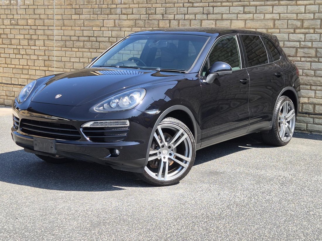 Suv in Darwen, United Kingdom 3 - 18473676
