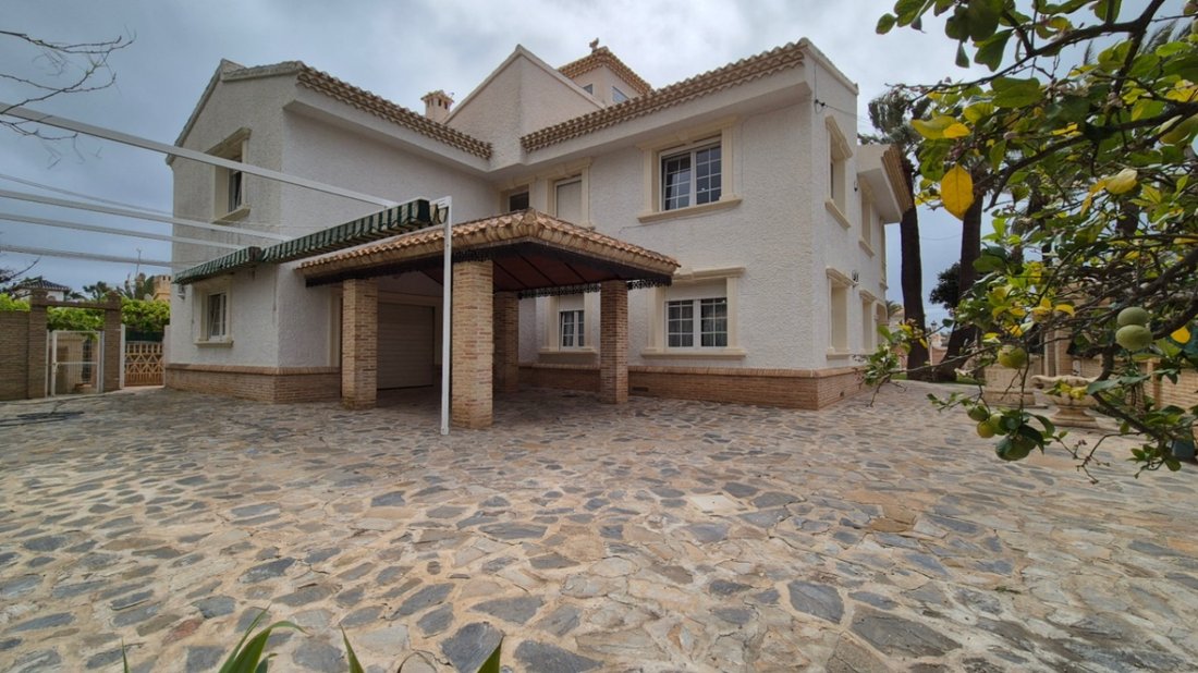 Villa in Cabo Roig, Orihuela, Valencian Community 1 - 18473604