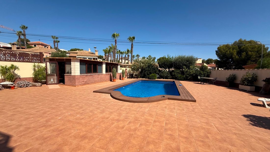 Villa in Torrevieja, Valencian Community, Spain 2 - 18473690