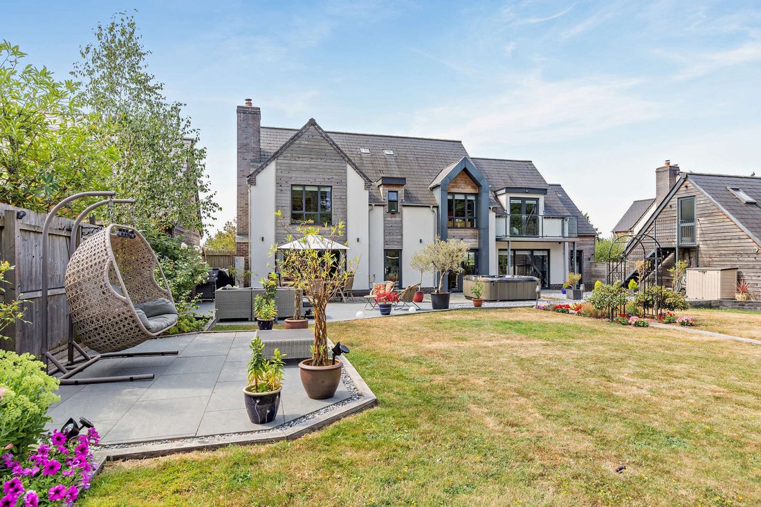 House in Upper Broadheath, England 5 - 16473744