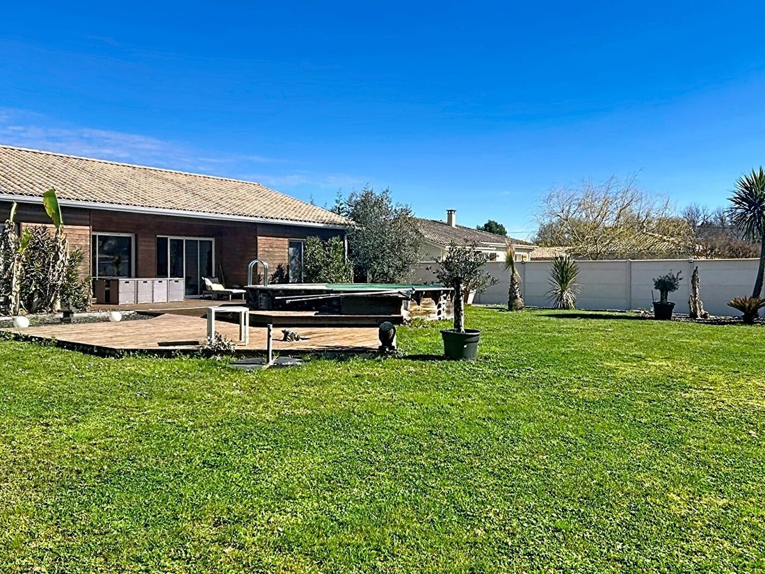 Villa in Carcans, Nouvelle-Aquitaine, France 2 - 18266557