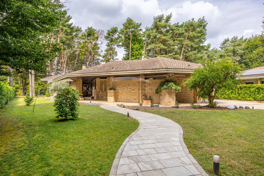 Villa in Appiano Gentile, Lombardei, Italien 1 - 18473284