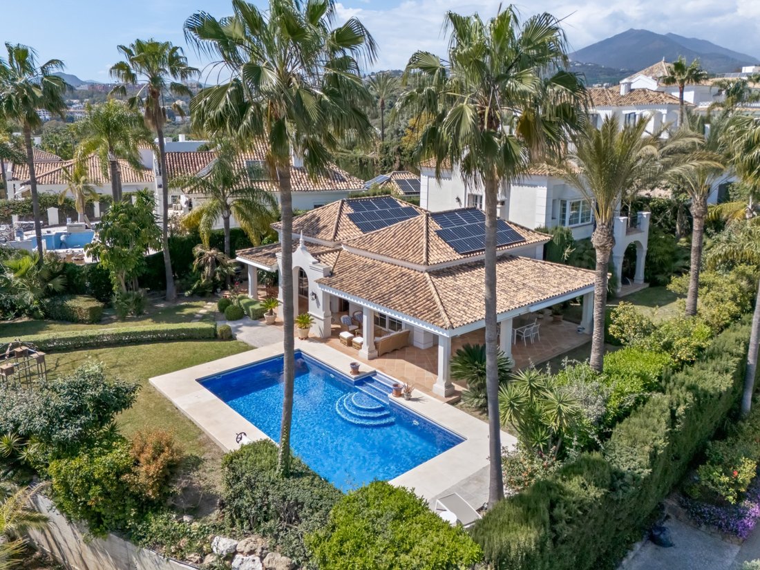Villa en Nueva Andalucía, Marbella, España 1 - 18473768