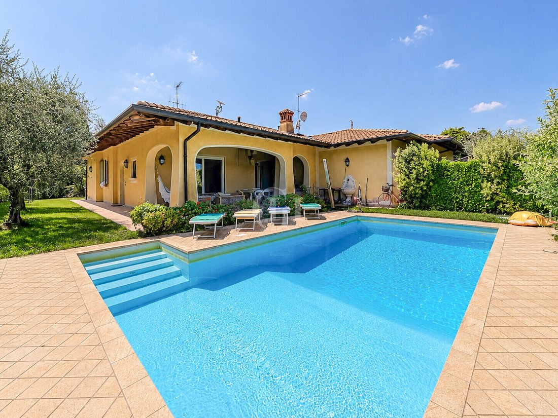 House in Manerba del Garda, Lombardy, Italy 1 - 18473749
