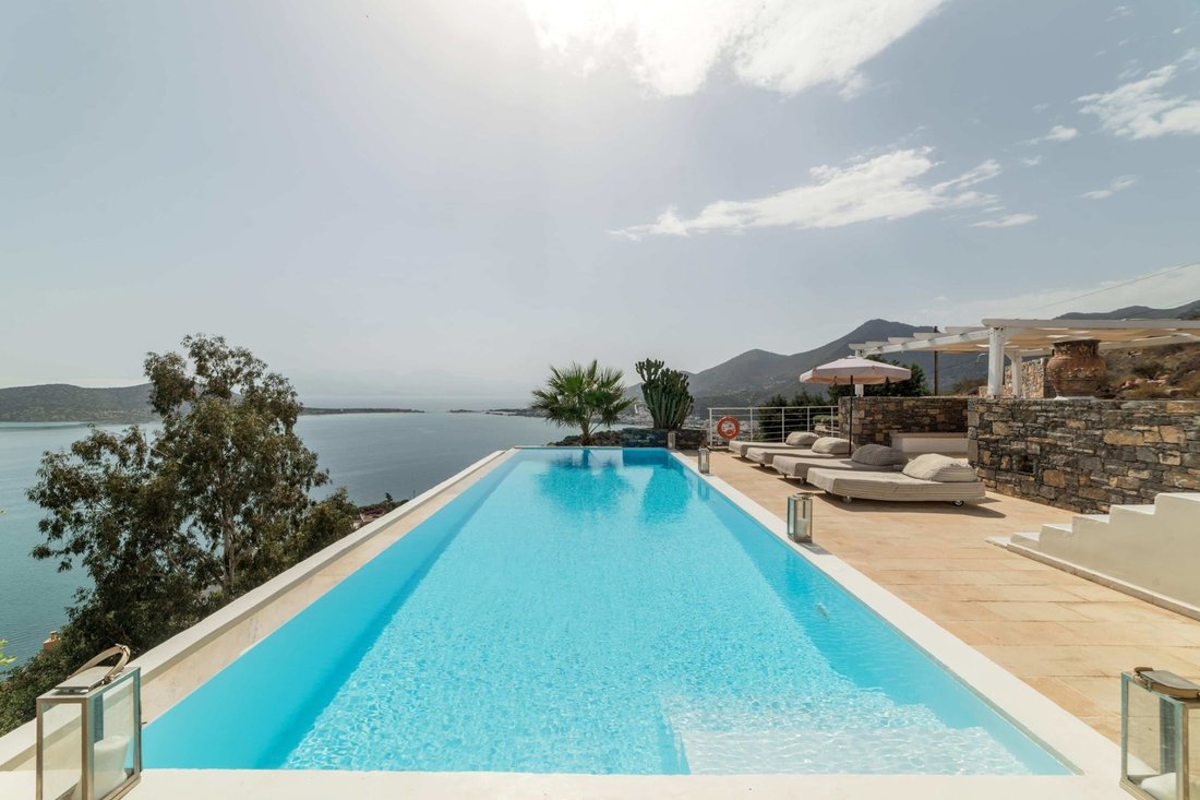 Villa in Community of Elounta, Agios Nikolaos Municipal Unit, Greece 1 - 18473517