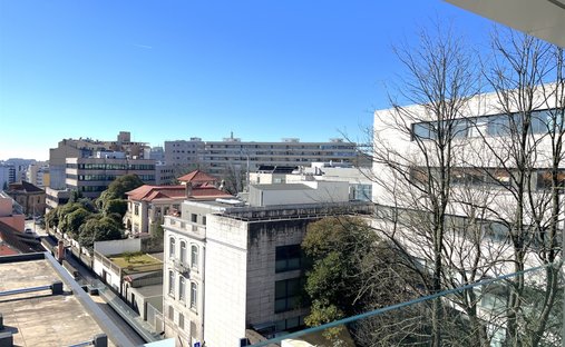 Apartment in Cedofeita, Santo Ildefonso, Se, Miragaia, Sao Nicolau e Vitoria, Porto District, Portugal 1