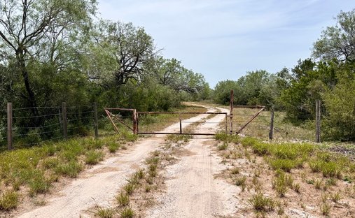 Farm Ranch in Benavides, Texas, United States 1