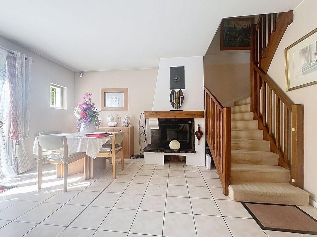 House in Montigny-le-Bretonneux, Ile-de-France, France 3 - 18477267