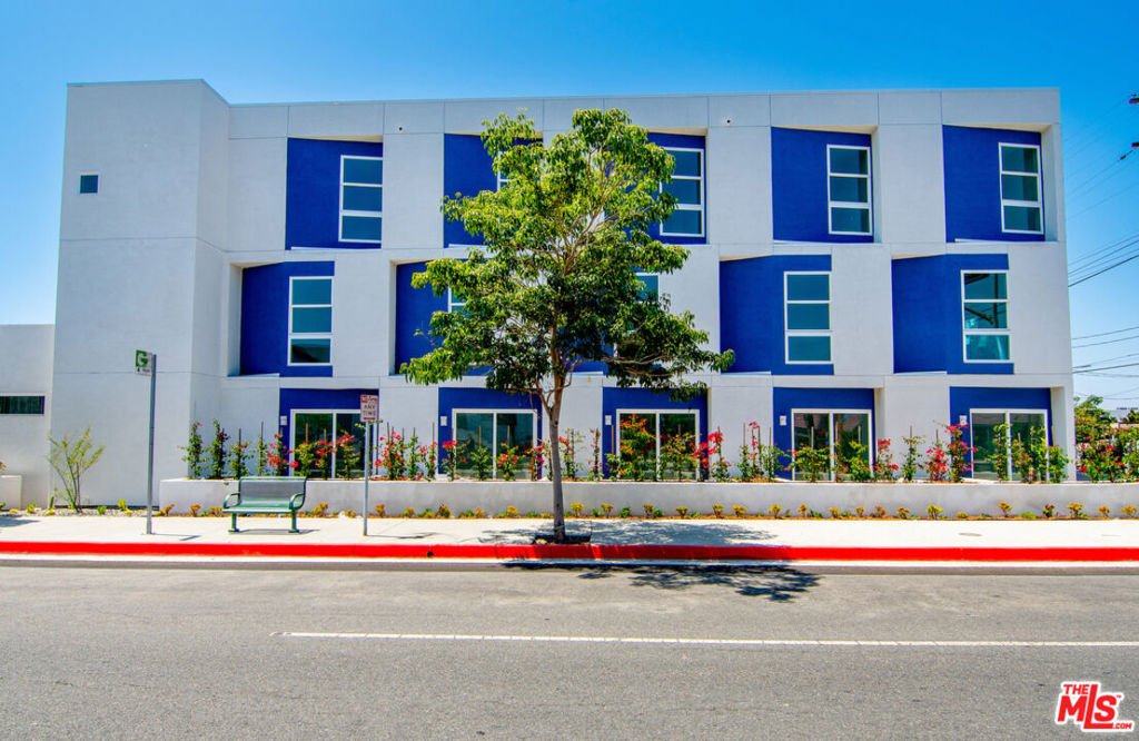 Gardena, California, United States 1 - 18477863