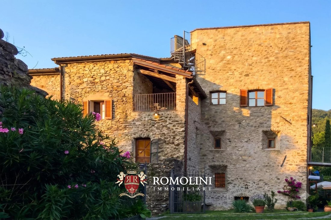 Castello a Villafranca in Lunigiana, Toscana, Italia 3 - 18429882