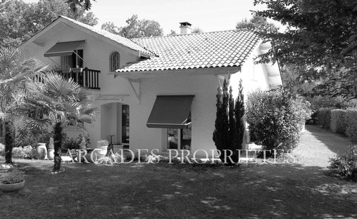 House in Saint-Sulpice-et-Cameyrac, Nouvelle-Aquitaine, France 1