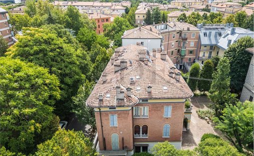 Apartment in Historic Center, Modena, Emilia-Romagna 1