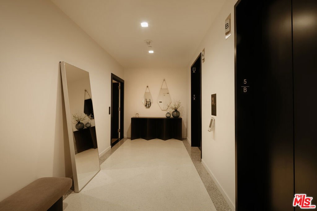 Condo in West Hollywood, California, United States 3 - 18477891