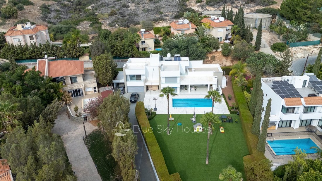 Villa in Agios Tychon, Limassol, Cyprus 1 - 16614128