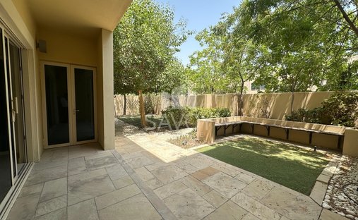 Townhouse in Khalifa City, Abu Dhabi Emirate, United Arab Emirates 1