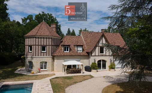 House in Ouest, Lamorlaye, France 1