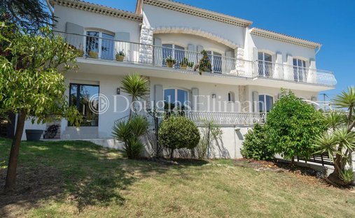 Villa in La Roquette-sur-Siagne, Provence-Alpes-Côte d'Azur, France 1