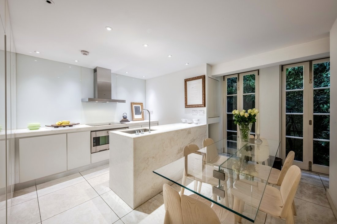 Townhouse in St Jamess, Westminster, England 4 - 18475254