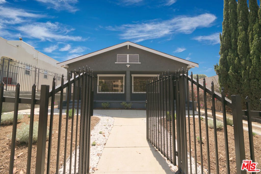 Los Angeles, California, United States 2 - 18477942
