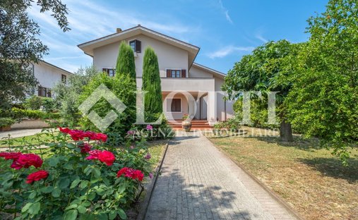 House in Calcinaia, Tuscany, Italy 1
