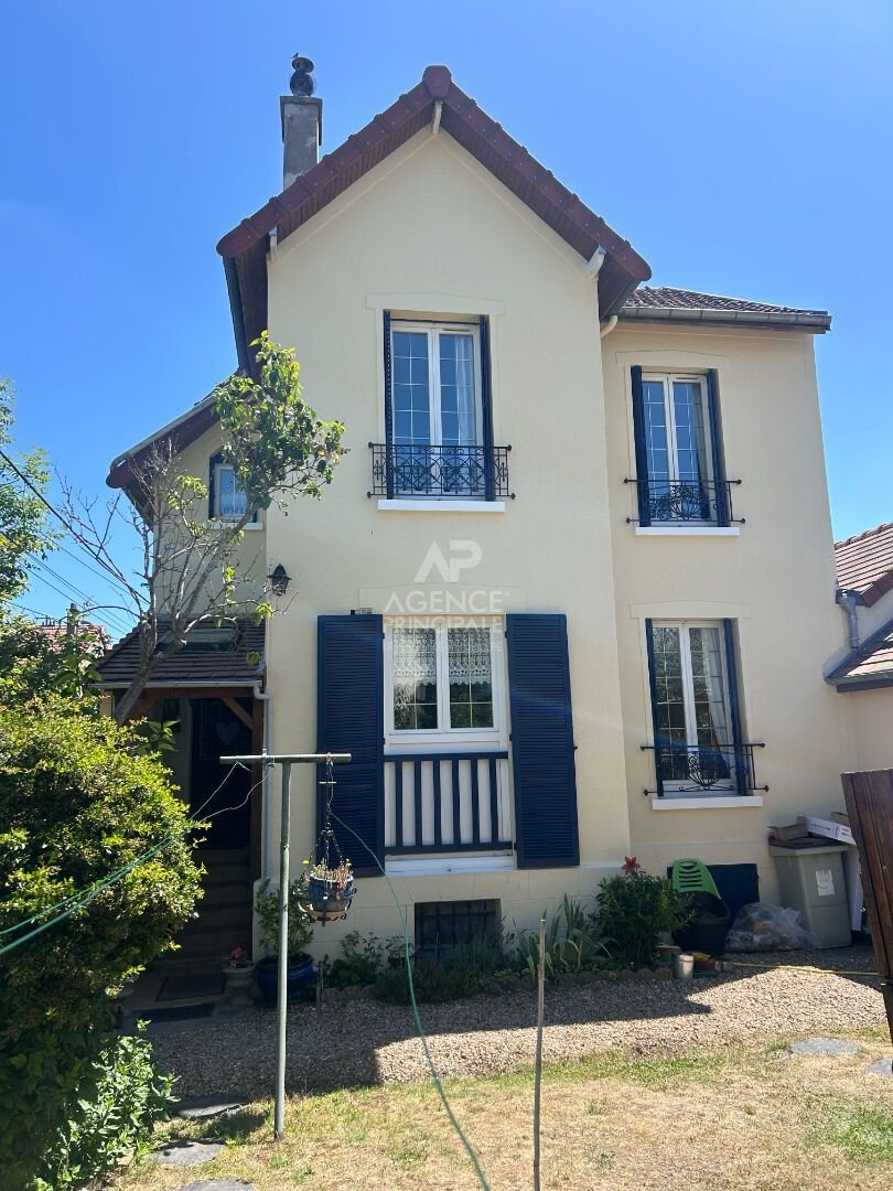 House in Napoleon, Maisons-Laffitte, France 3 - 18474435