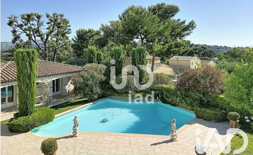 House in Golf-Embus-Enco de Botte-Bellons, Allauch, France 1