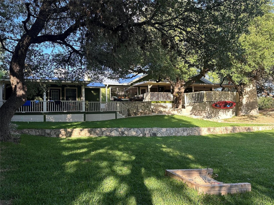 House in Concan, Texas, United States 4 - 18478140