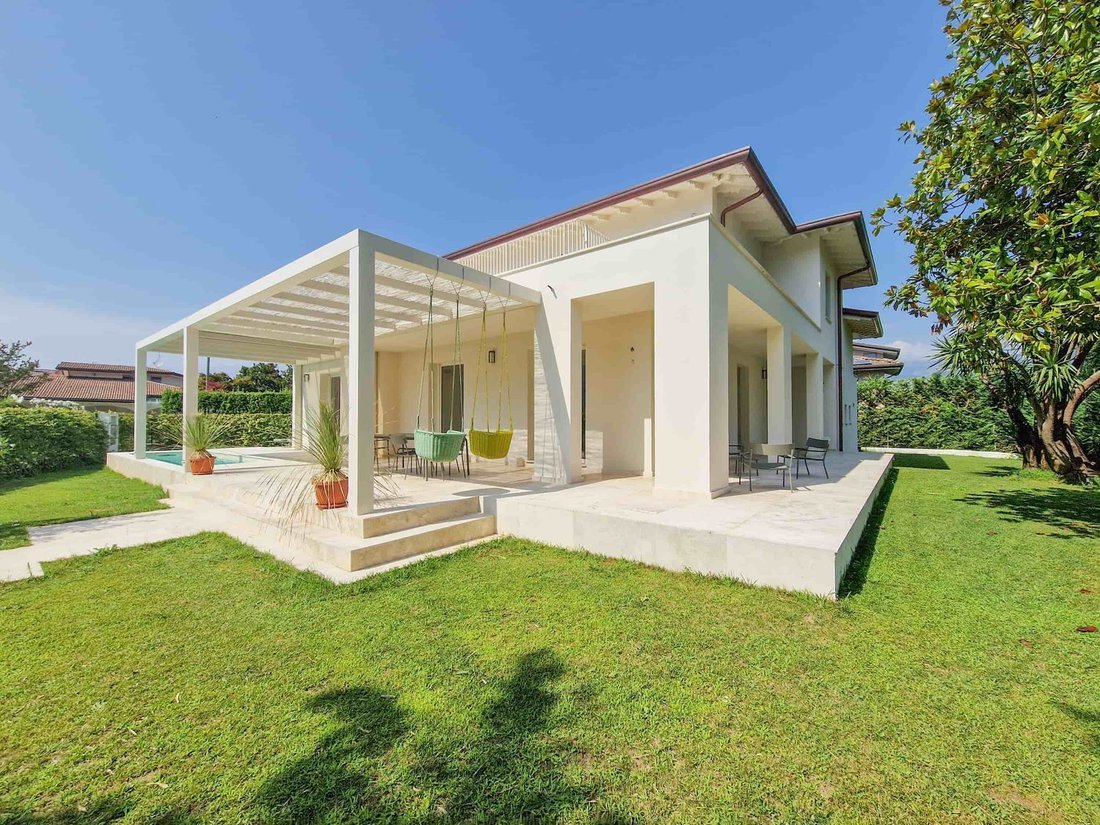 House in Caranna-Vaiana, Forte dei Marmi, Tuscany 1 - 18477460