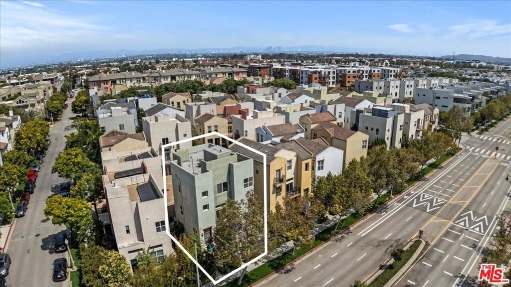 House in Los Angeles, California, United States 1 - 18446263