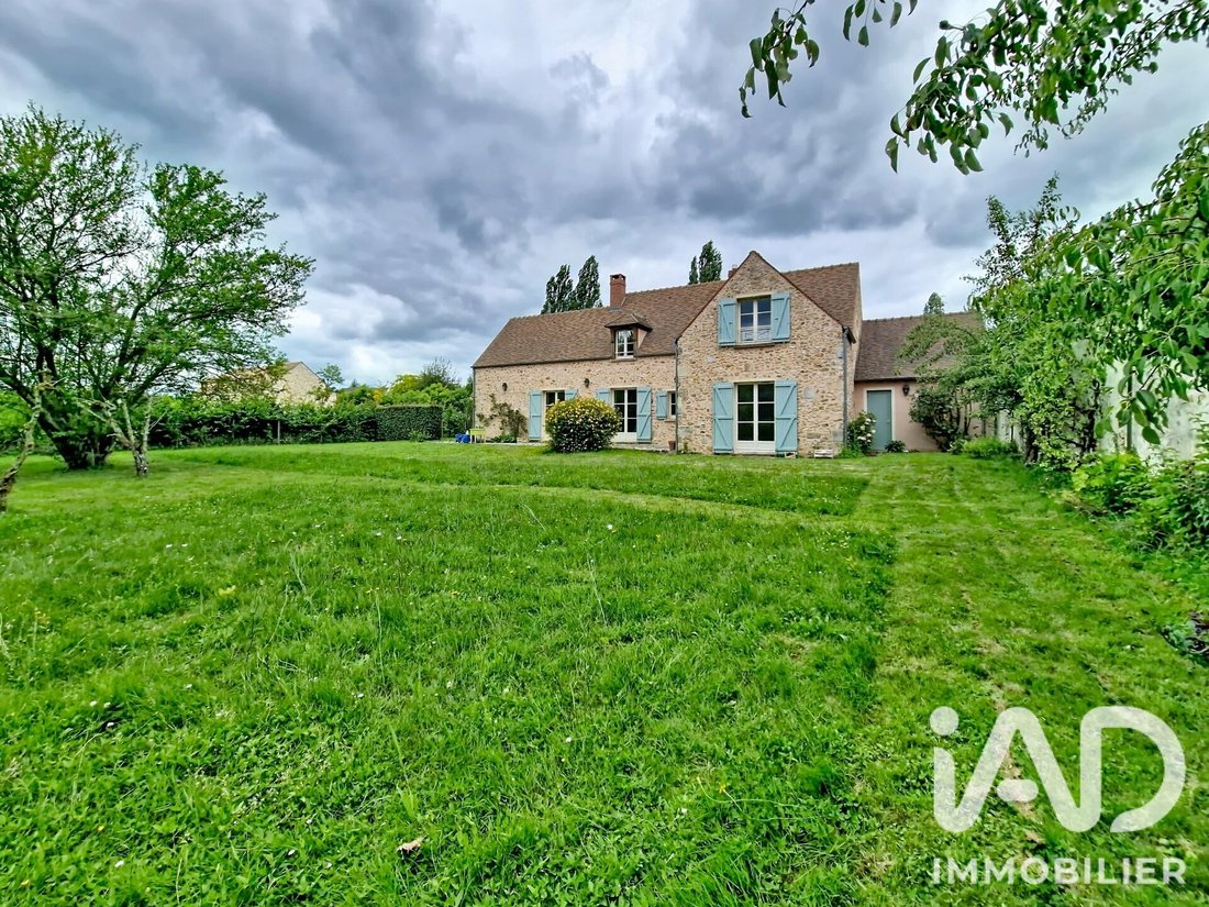 House in La Celle-les-Bordes, Ile-de-France, France 2 - 18479378