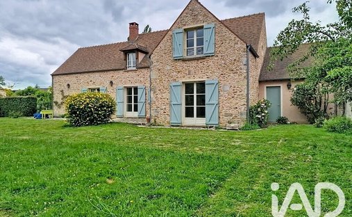 House in La Celle-les-Bordes, Ile-de-France, France 1