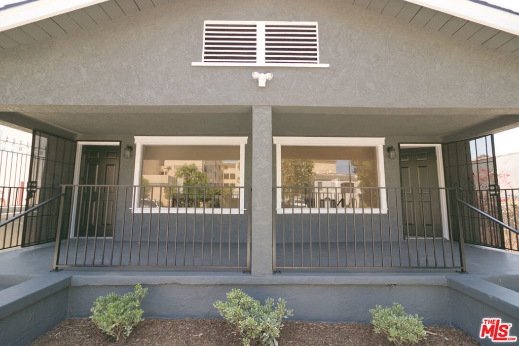 Los Angeles, California, United States 3 - 18477942