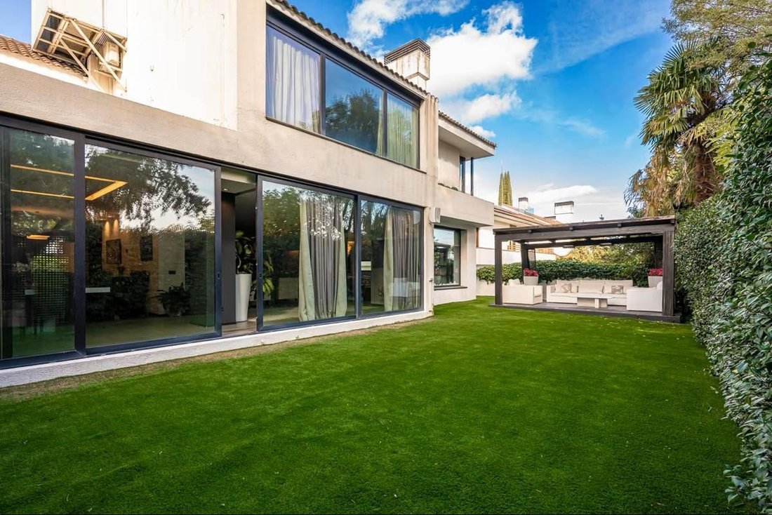Villa in La Moraleja, Alcobendas, Comunidad de Madrid 1 - 18474705