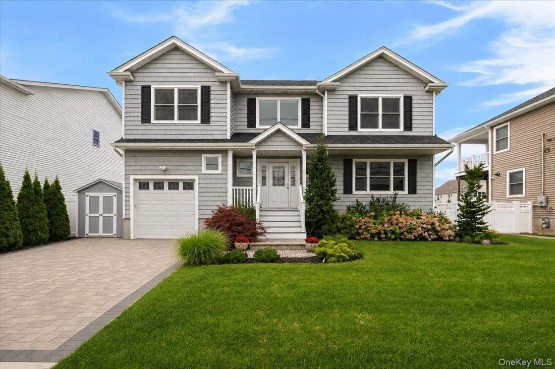 House in Seaford, New York, United States 1 - 18477764