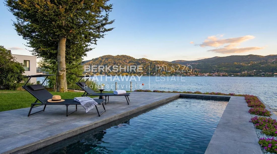 Villa in Angera, Lombardy, Italy 2 - 15060139