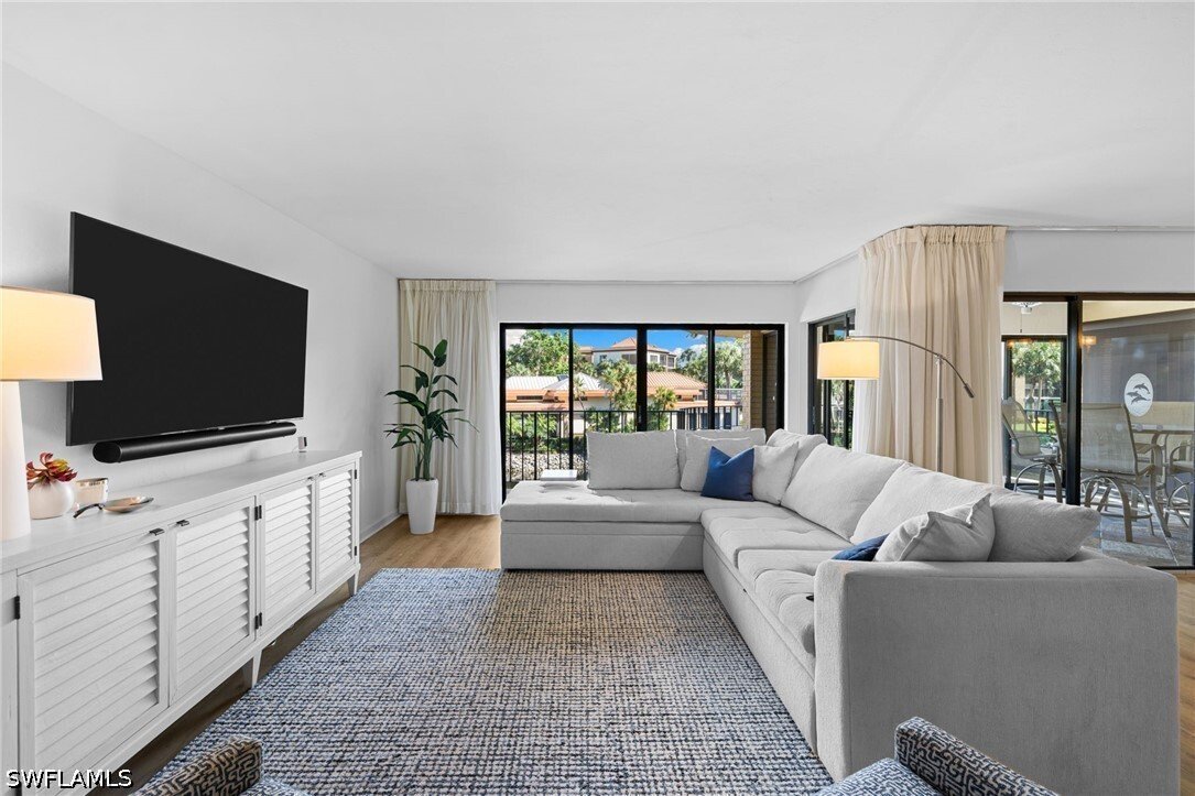 Condo in Naples, Florida, United States 3 - 18477653